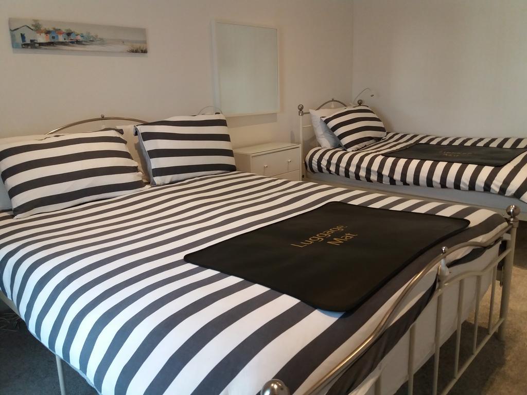 The Pembrey Country Inn Bagian luar foto