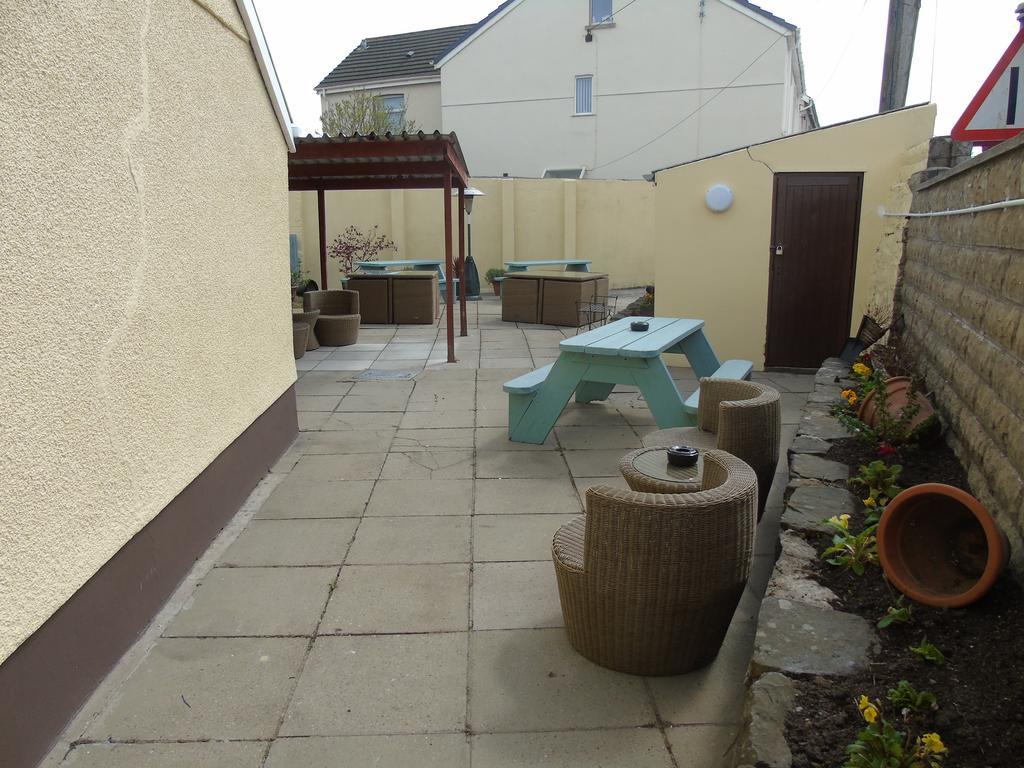 The Pembrey Country Inn Bagian luar foto