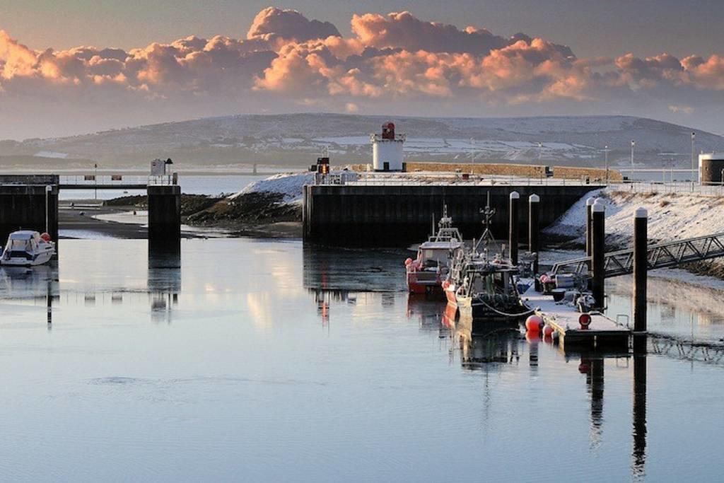 The Pembrey Country Inn Bagian luar foto