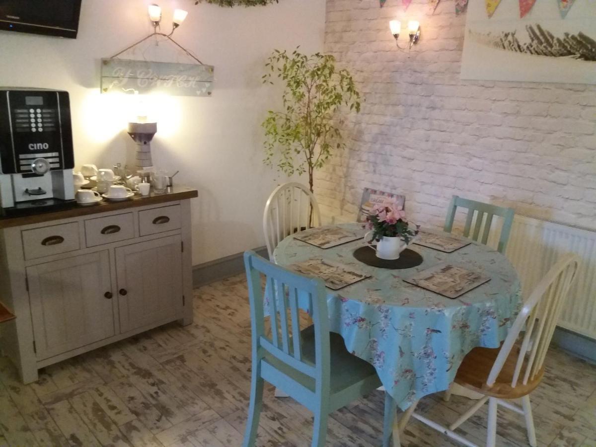 The Pembrey Country Inn Bagian luar foto
